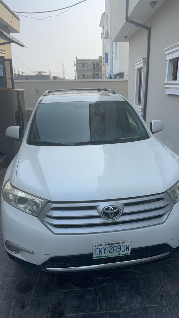 Toyota Highlander SUV for rent in Lagos, Nigeria - Peace Autos