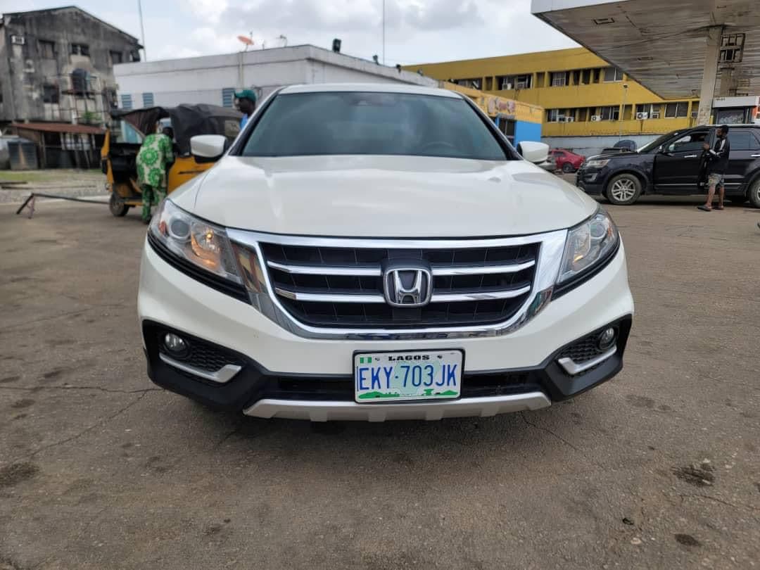 Honda Crosstour SUV for rent in Lagos, Nigeria - Peace Autos